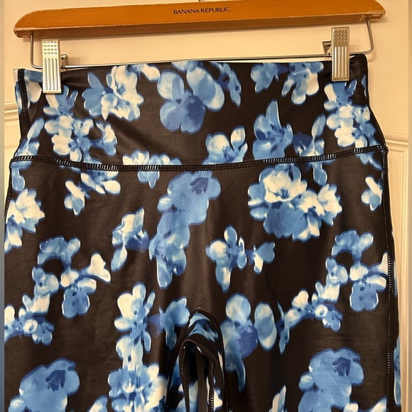 Fabletics Motion 365+ flower print leggings - Picture 6 of 8